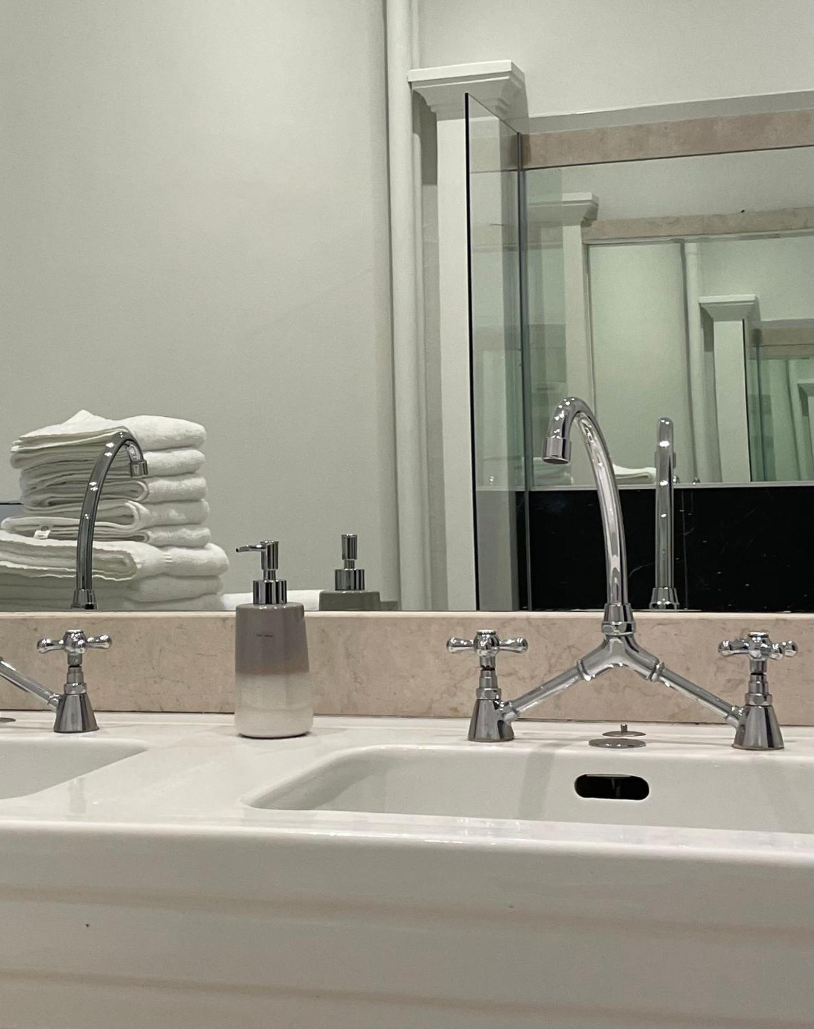 Grand Appartement D'Exception Au Chateau Randin Ecully Ngoại thất bức ảnh